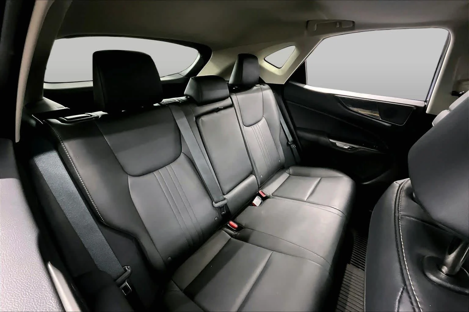 Used 2025 Atomic Silver Lexus Premium image 20