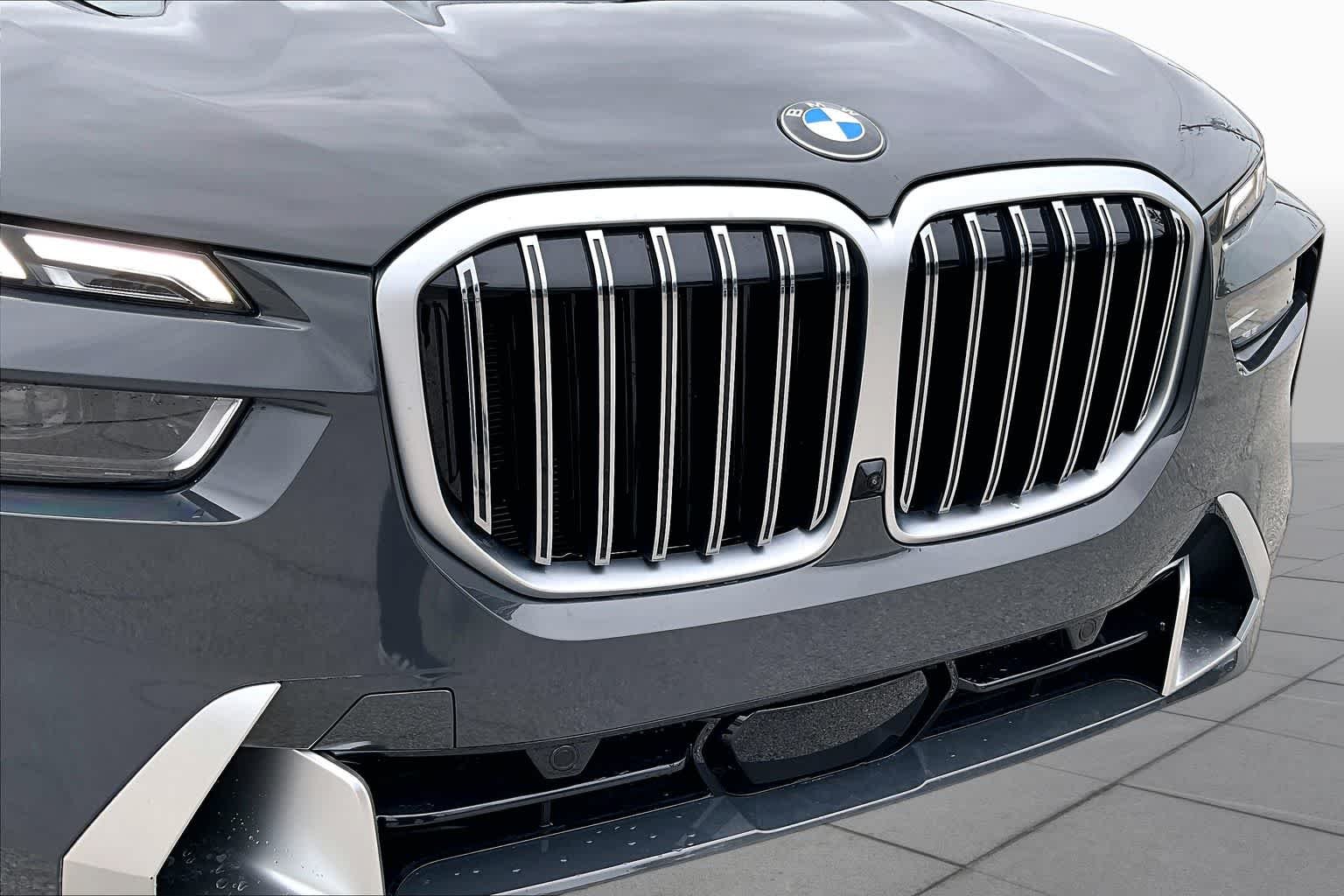 Used 2026 Dravit Grey Metallic BMW xDrive40i image 28