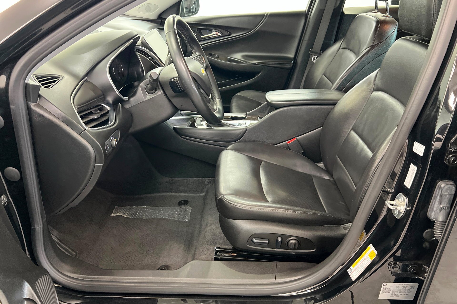 Used 2024 Mosaic Black Metallic Chevrolet LT image 18