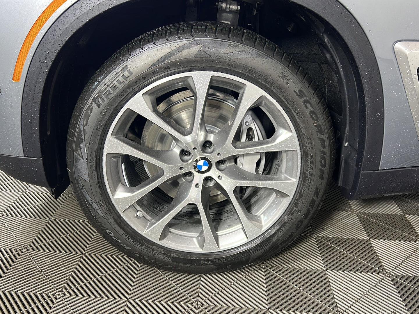 New 2026 Skyscraper Grey Metallic BMW xDrive40i image 19