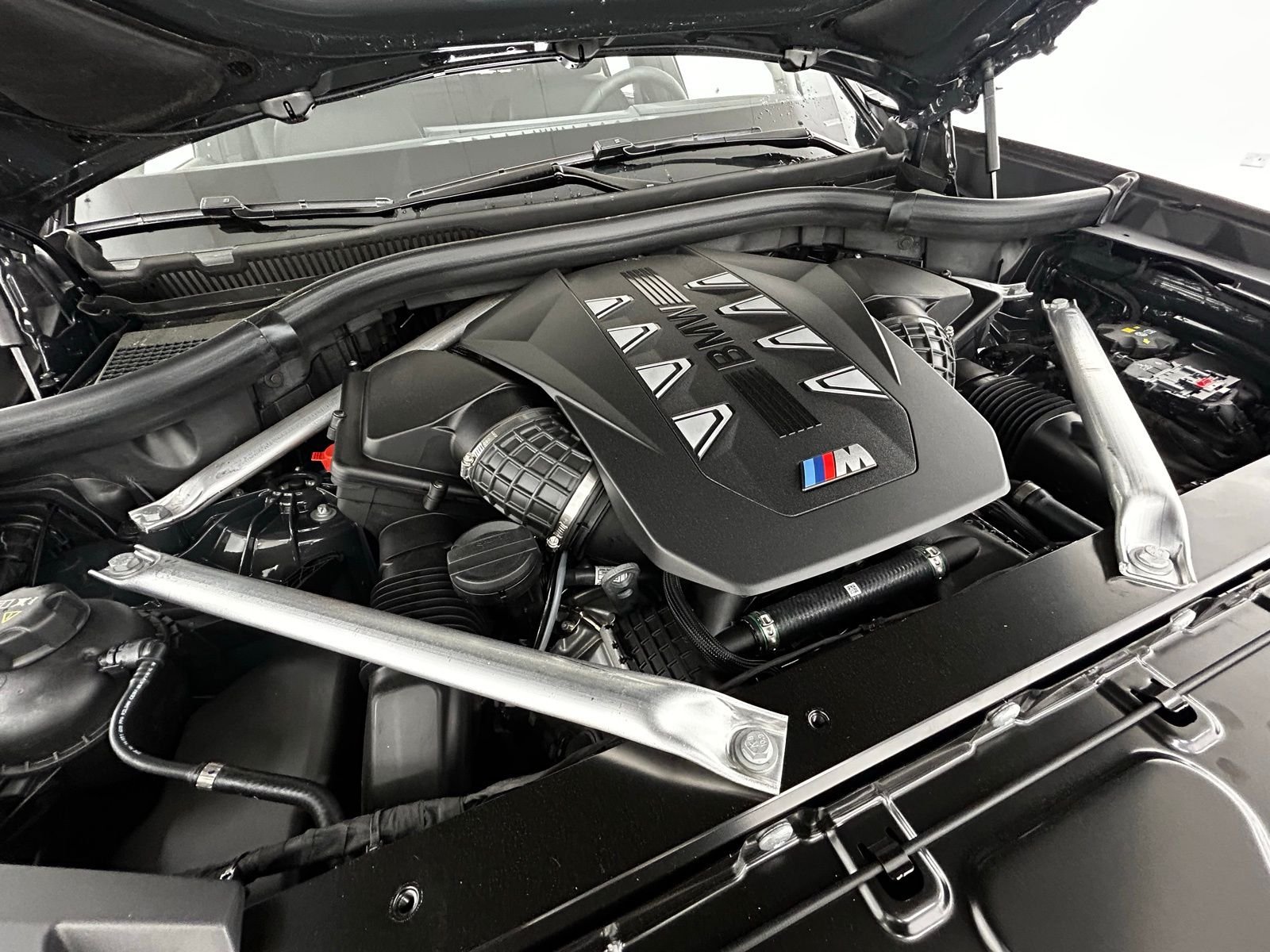 New 2026 Dravit Grey Metallic BMW M60i image 45