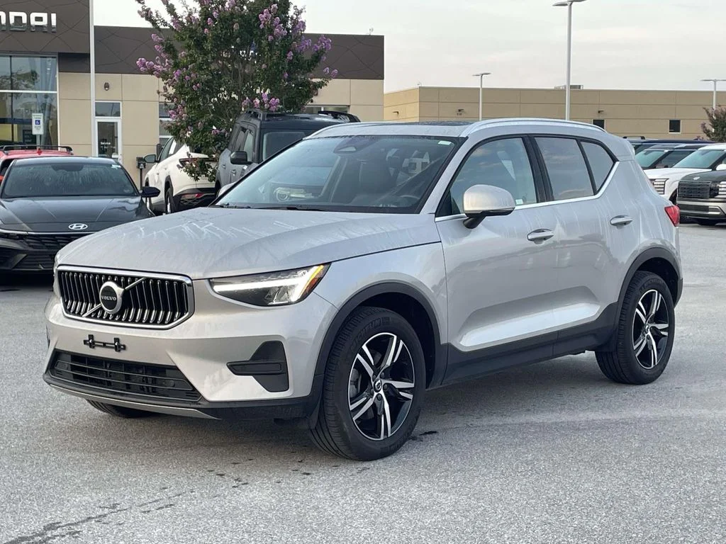 2025 Volvo XC40 Core - Photo 24