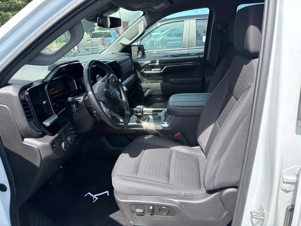 Used 2024 White Chevrolet RST image 9