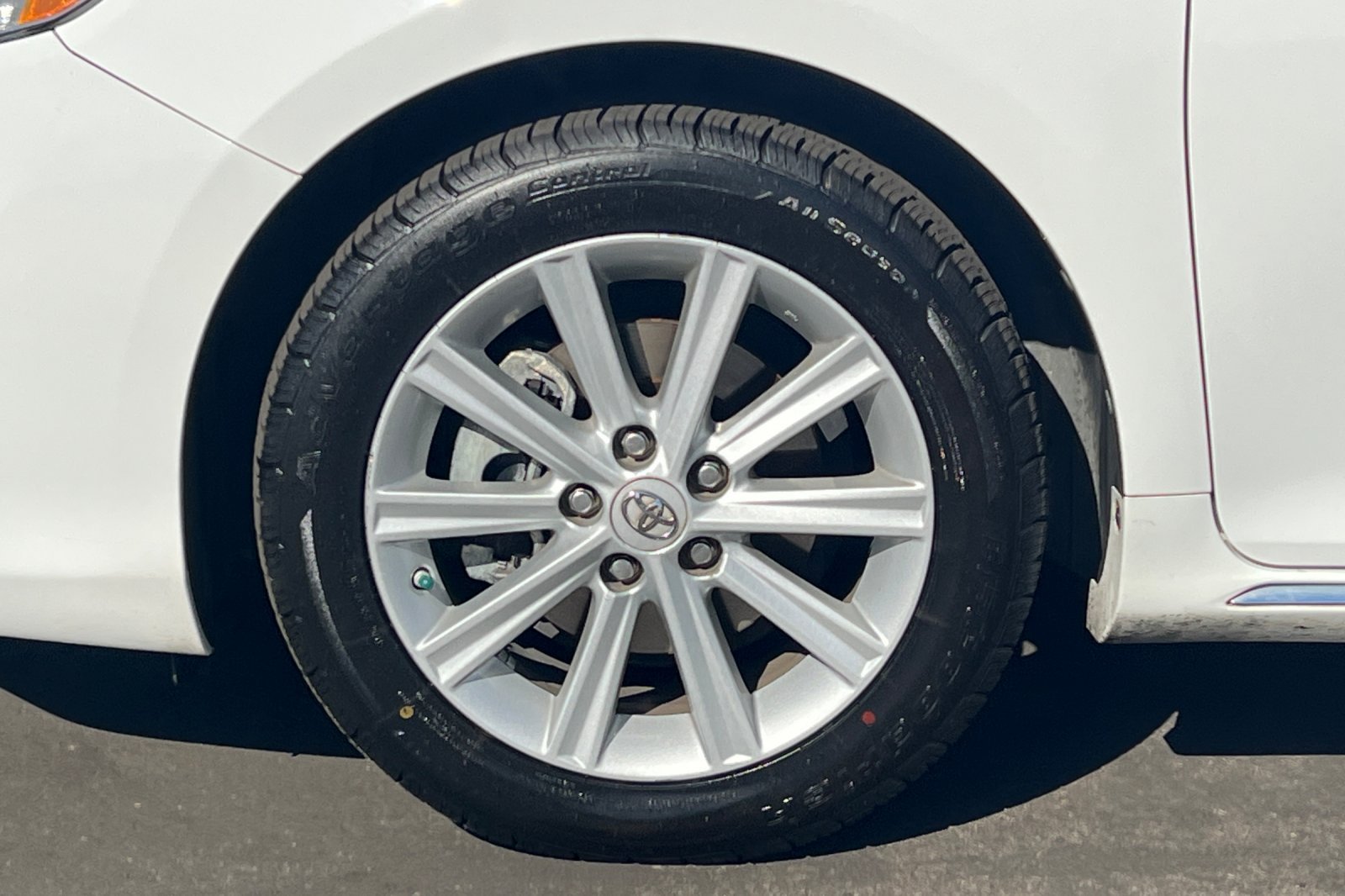 Used 2014 Super White Toyota L image 25