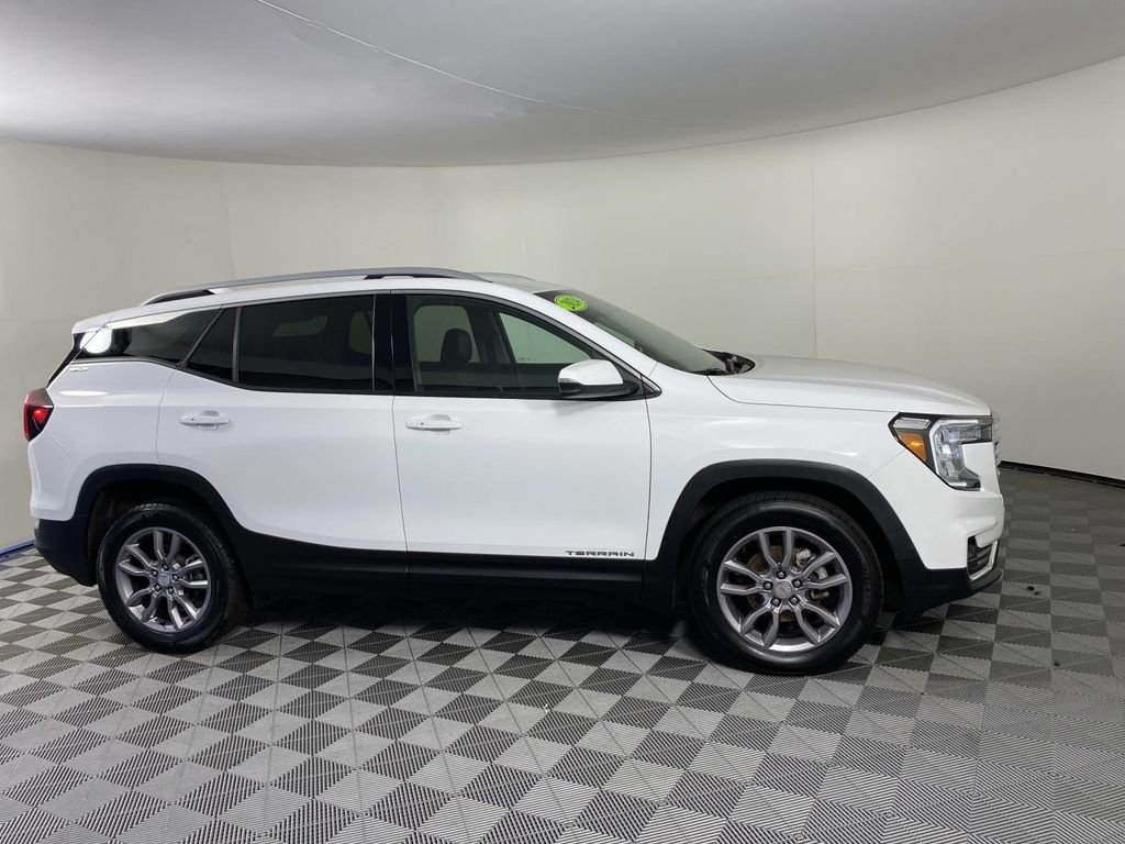 Used 2024 White GMC SLT image 10