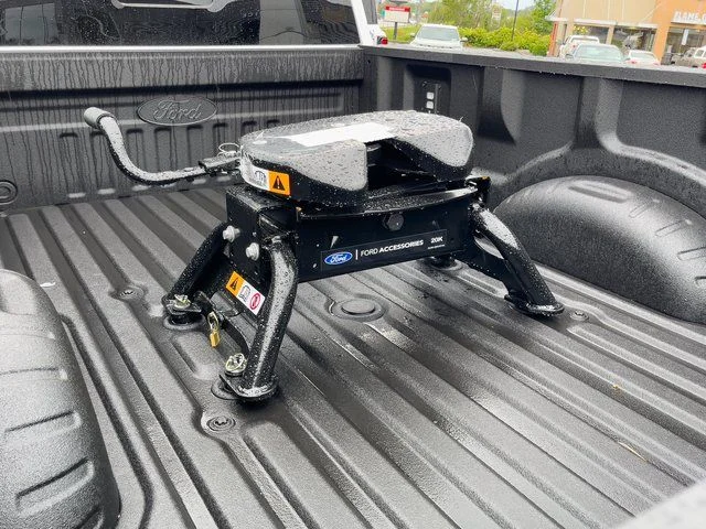 New 2026 Oxford White Ford F-250® XLT image 7