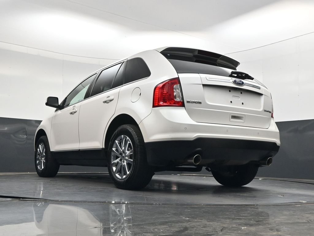 Used 2011 White Ford Limited image 42