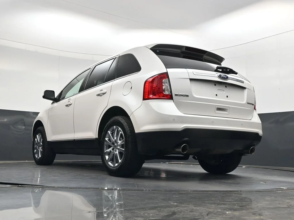 Used 2011 White Platinum Clearcoat Metallic Ford Limited image 42