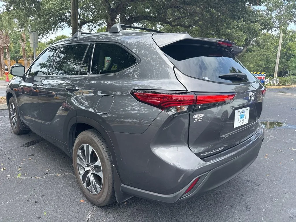 Used 2020 Magnetic Gray Metallic Toyota XLE image 3