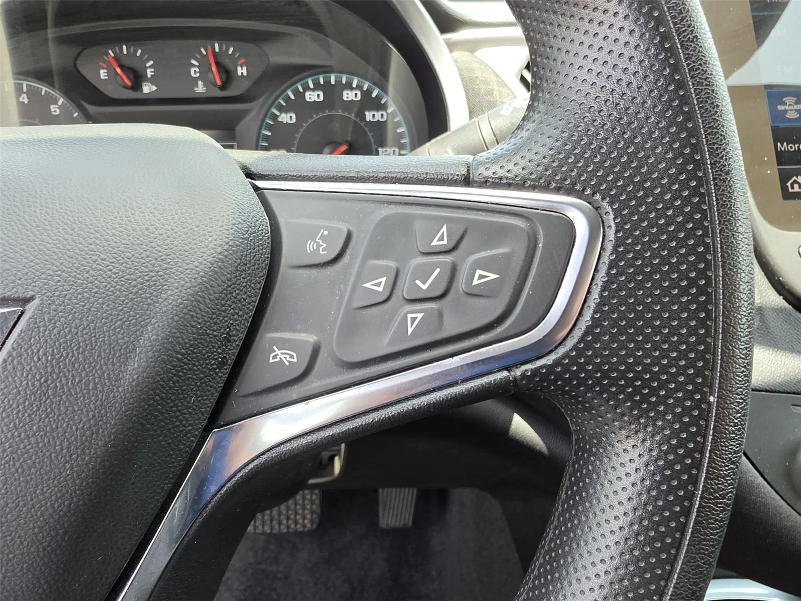 Used 2024 Sterling Gray Metallic Chevrolet LT image 26