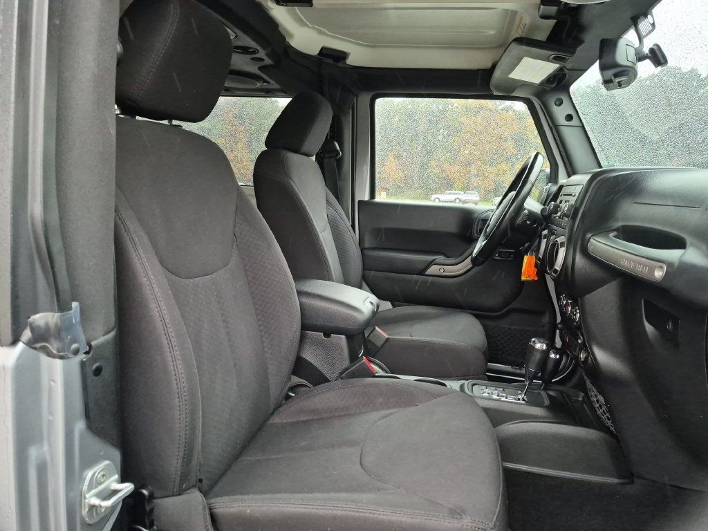 Used 2014 Gray Jeep Sport image 27