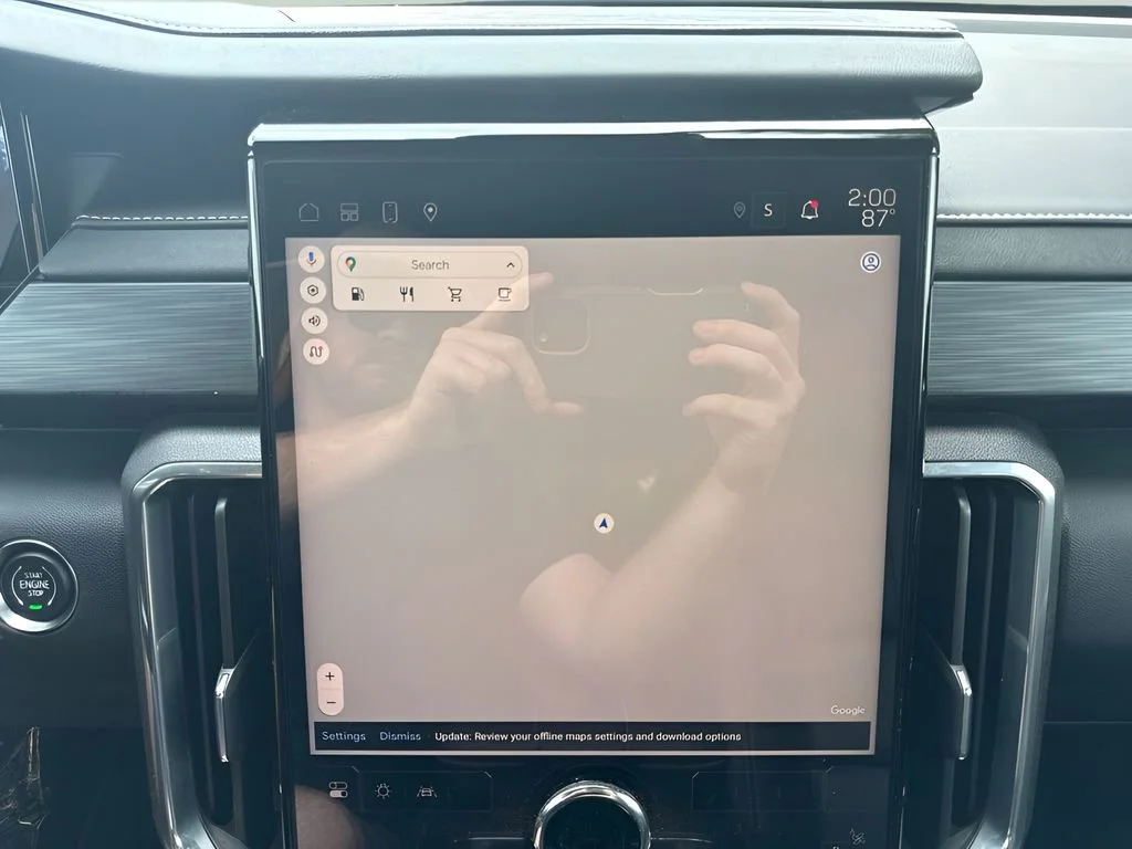 Used 2024 Summit White GMC Elevation image 20