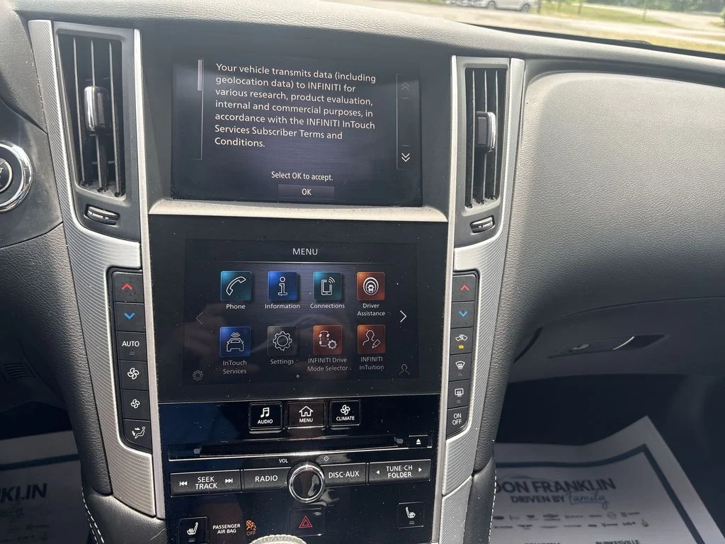 Used 2023 White INFINITI LUXE image 12