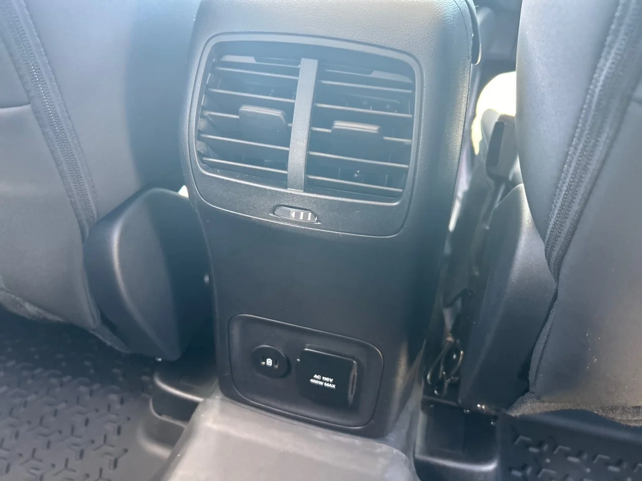 Used 2024 White Ford Badlands image 23