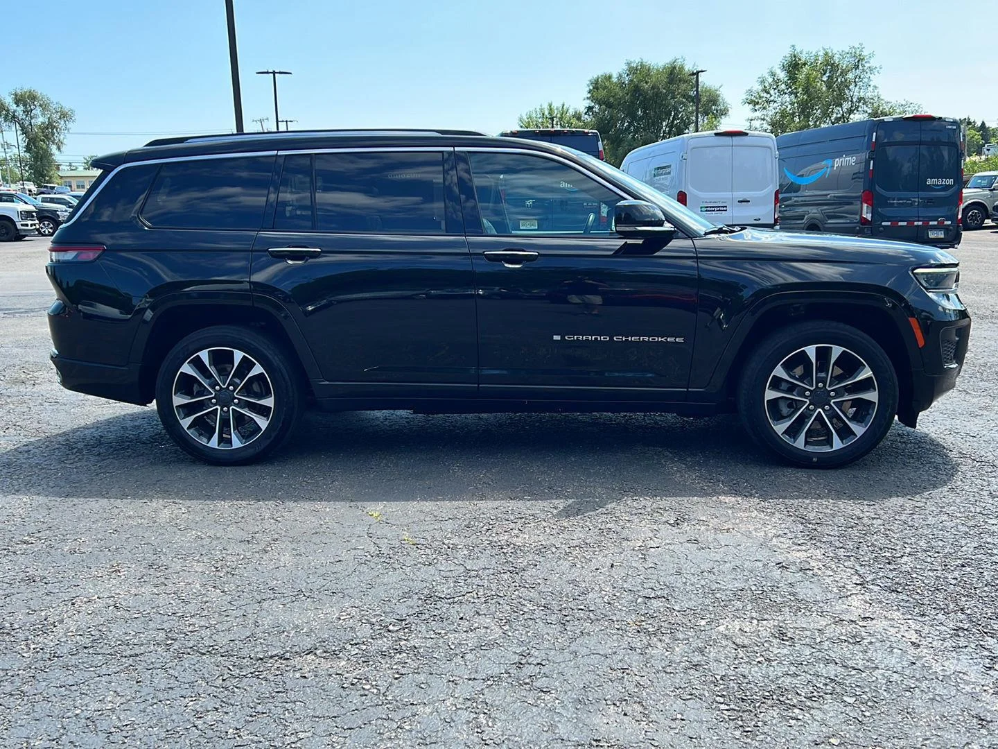 Used 2021 Diamond Black Crystal Pearlcoat Jeep Overland image 8