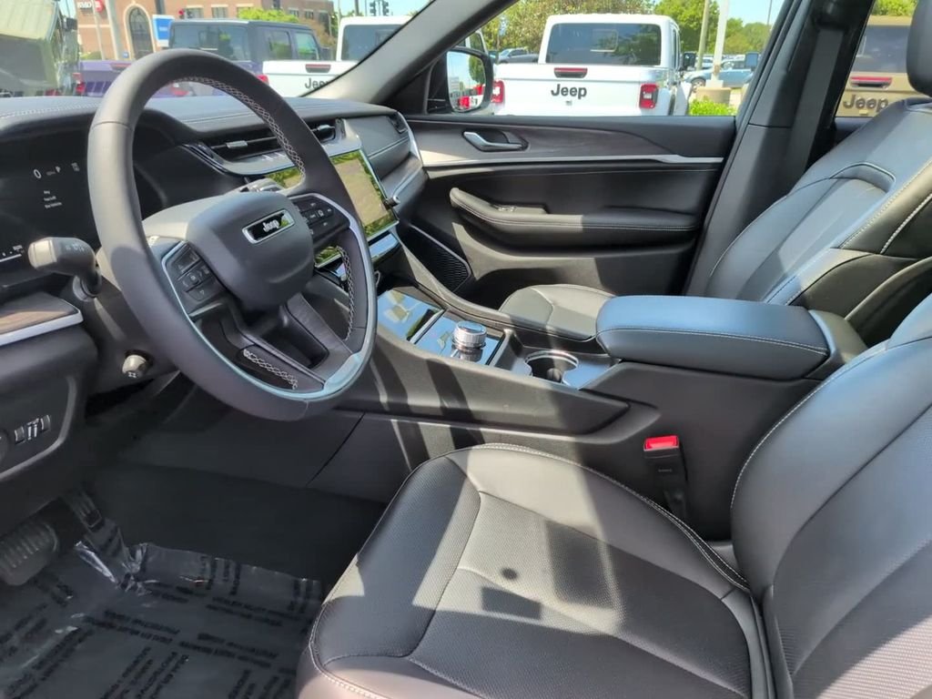 New 2026 Diamond Black Crystal Pearl-Coat Exterior Paint Jeep Limited Reserve image 18