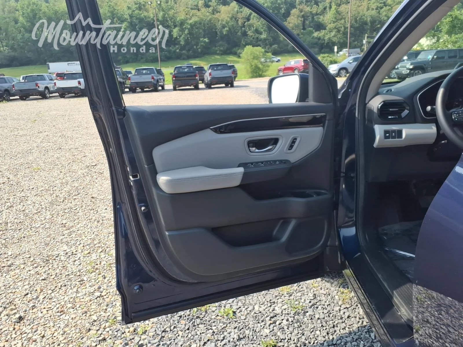 Used 2025 Obsidian Blue Pearl Honda Touring image 13