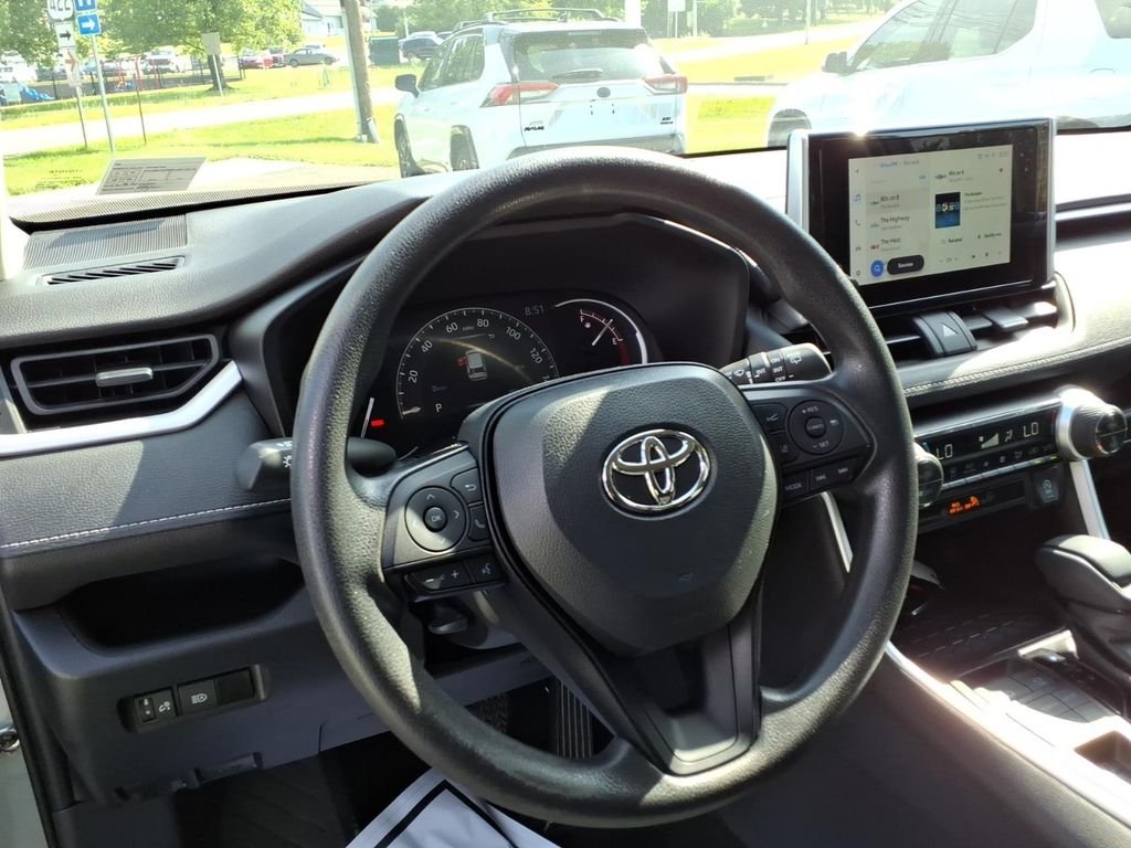2023 Toyota RAV4 XLE - Photo 11