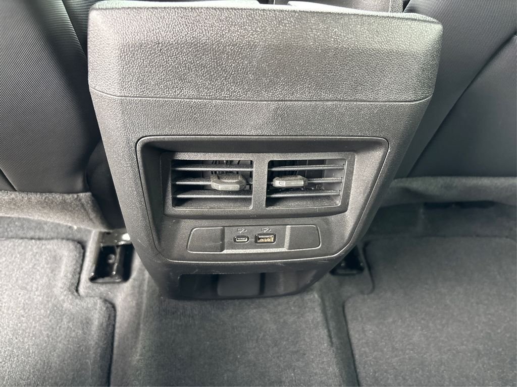 Used 2023 Red Chevrolet Z71 image 33