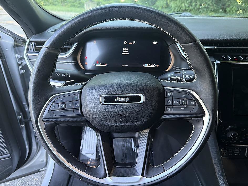 Used 2024 Silver Zynith Jeep Altitude image 13
