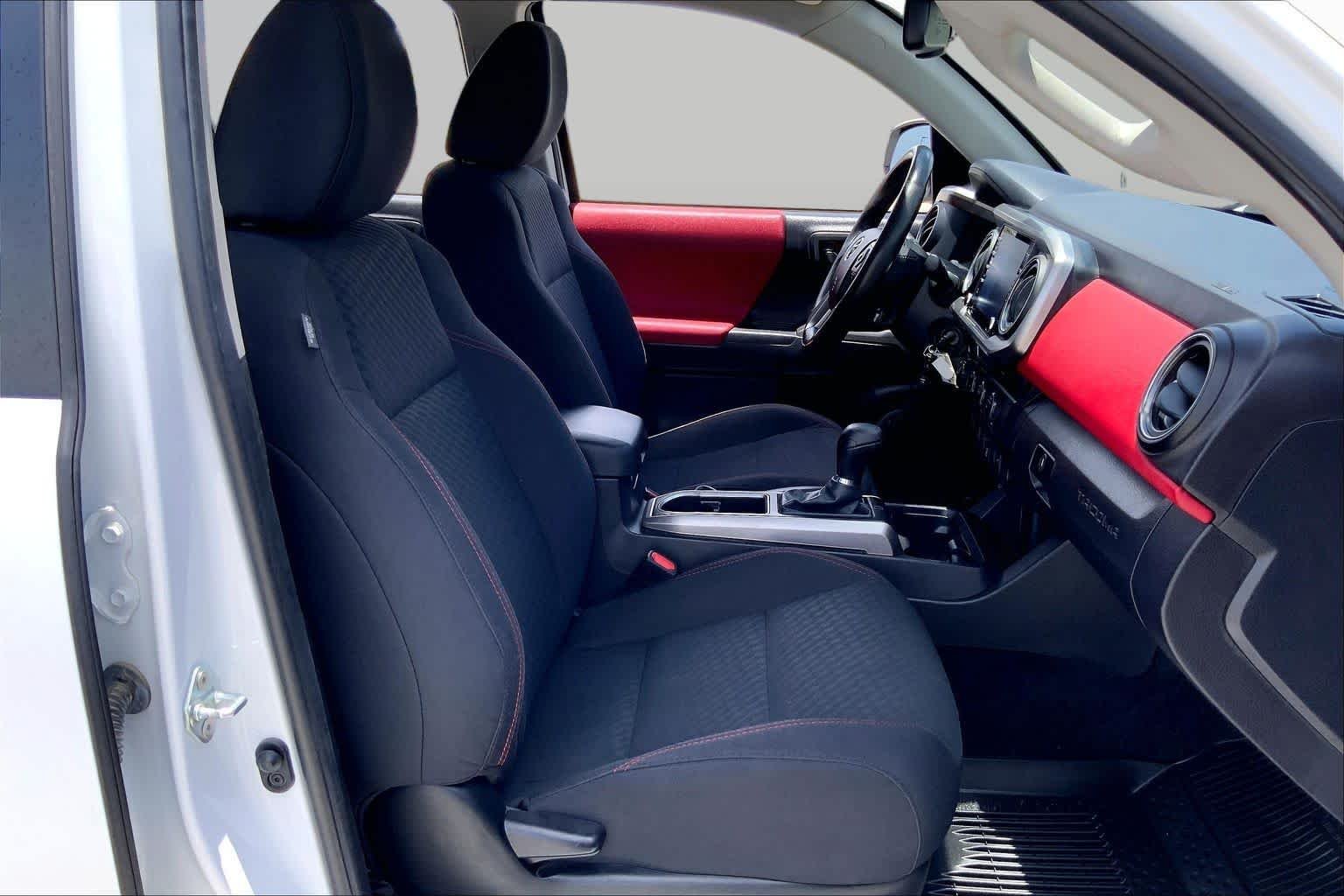 Used 2022 White Toyota SR5 image 9