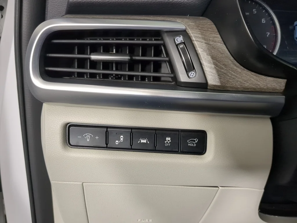 Used 2020 White Kia SX image 30