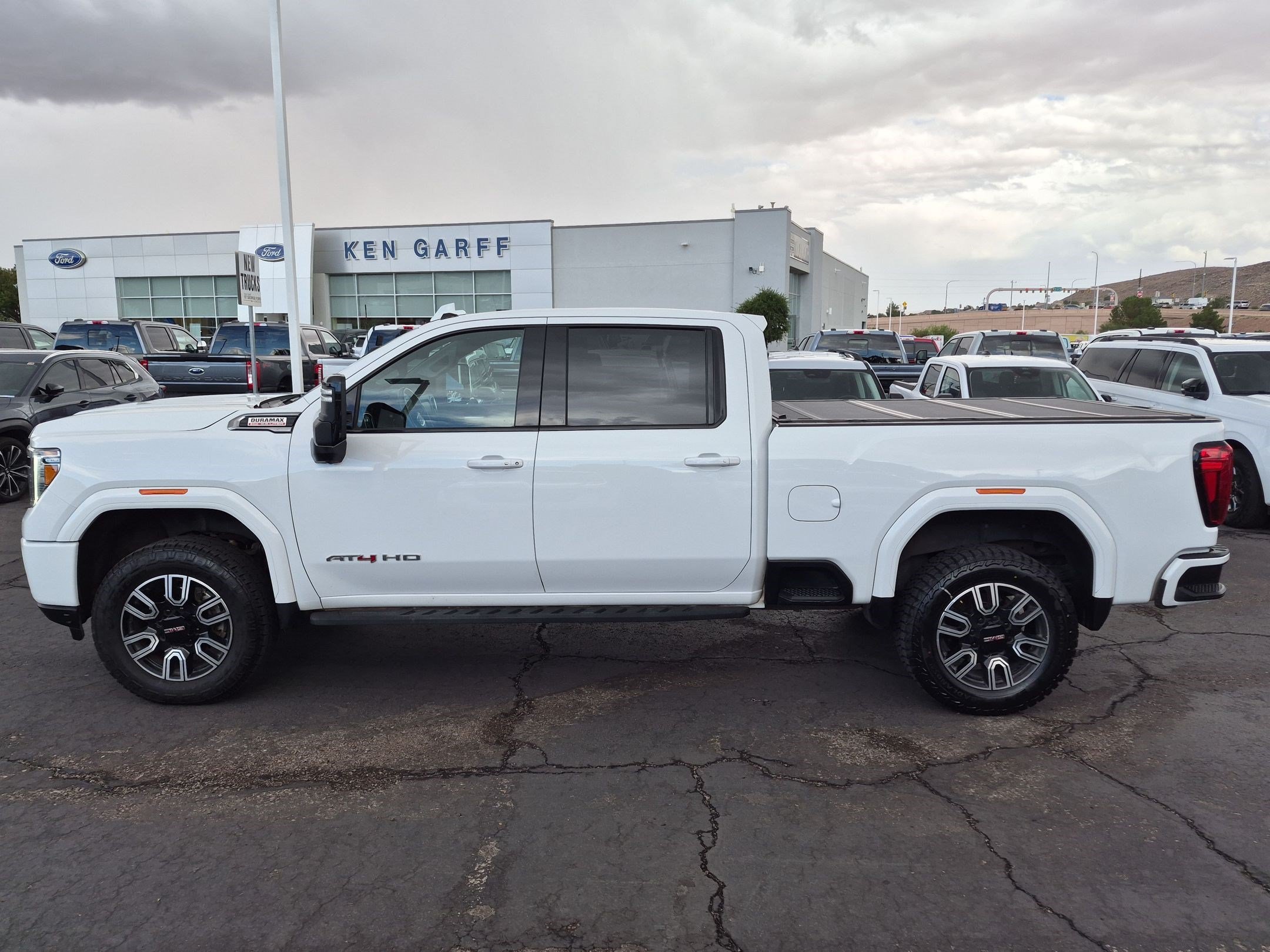Used 2022 Summit White GMC AT4 image 6
