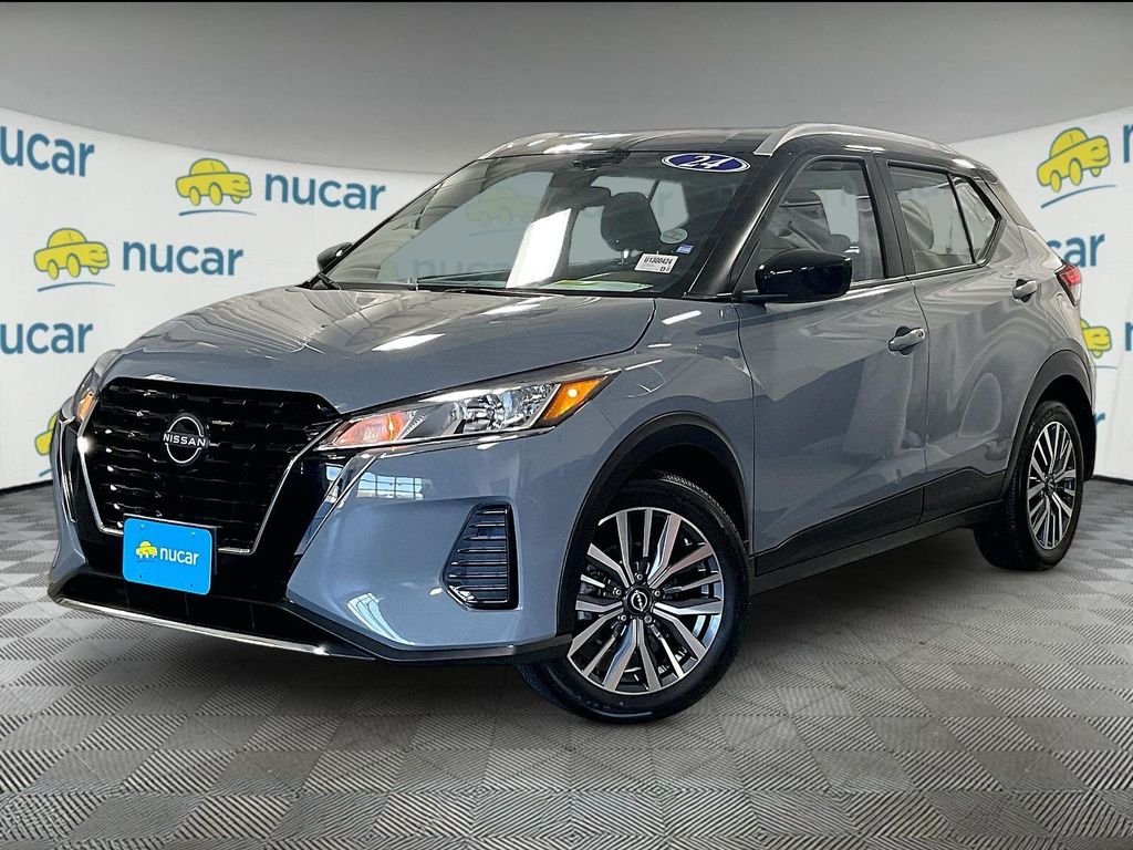 Used 2024 Gray Nissan SV image 3