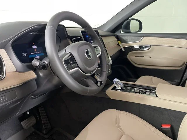 2025 Volvo XC90 Core - Photo 23