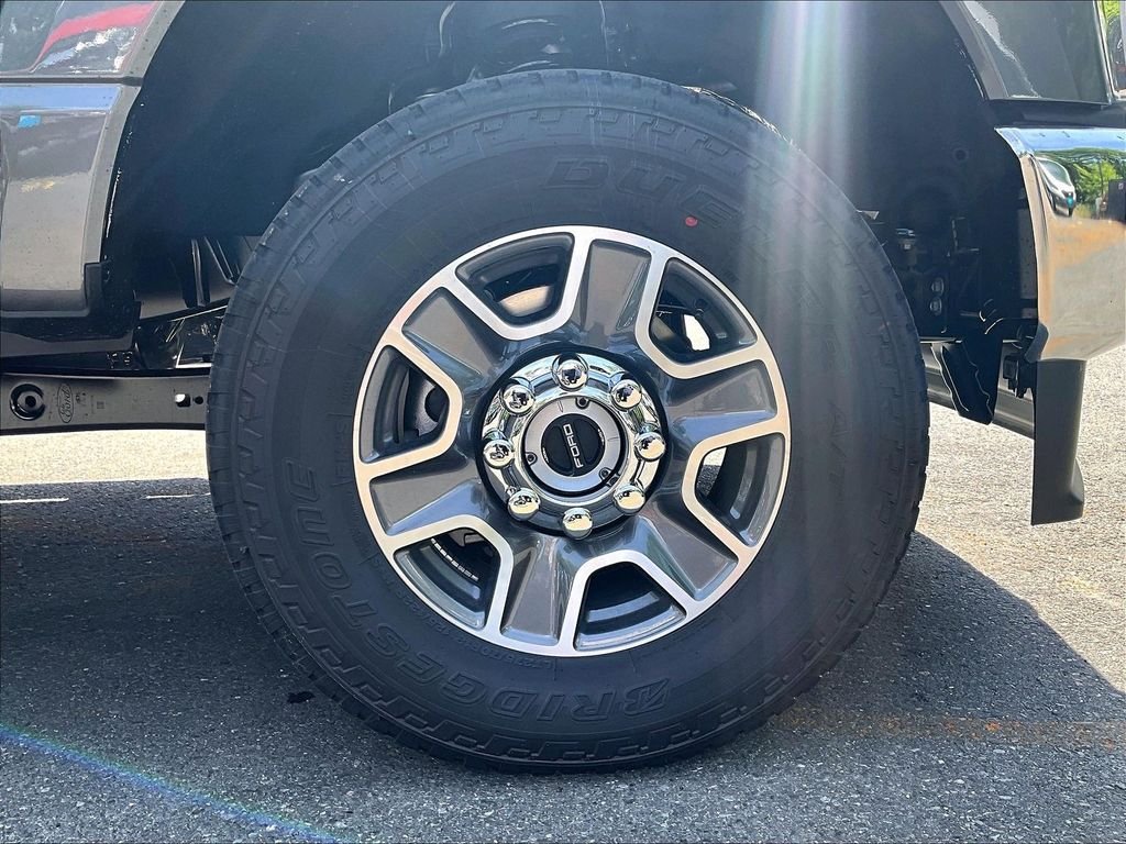 New 2026 Carbonized Gray Metallic Ford Lariat image 13