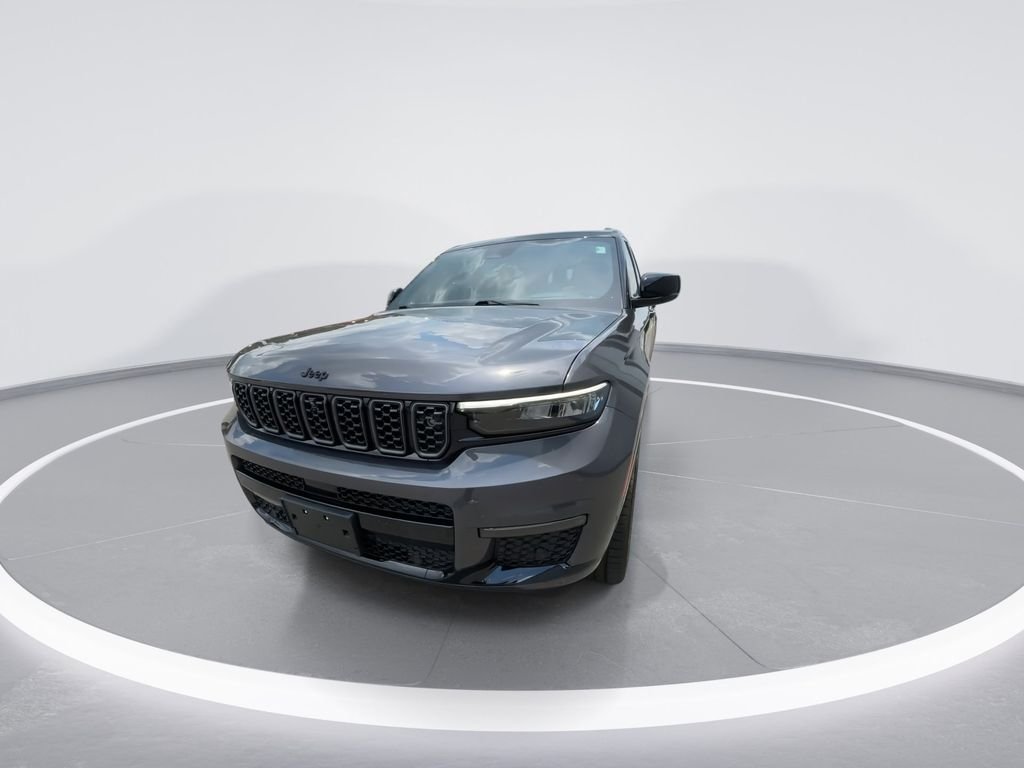 Used 2024 Gray Jeep Summit image 4