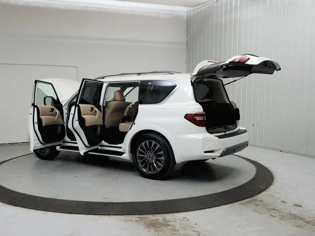 Used 2024 White Nissan Platinum image 14