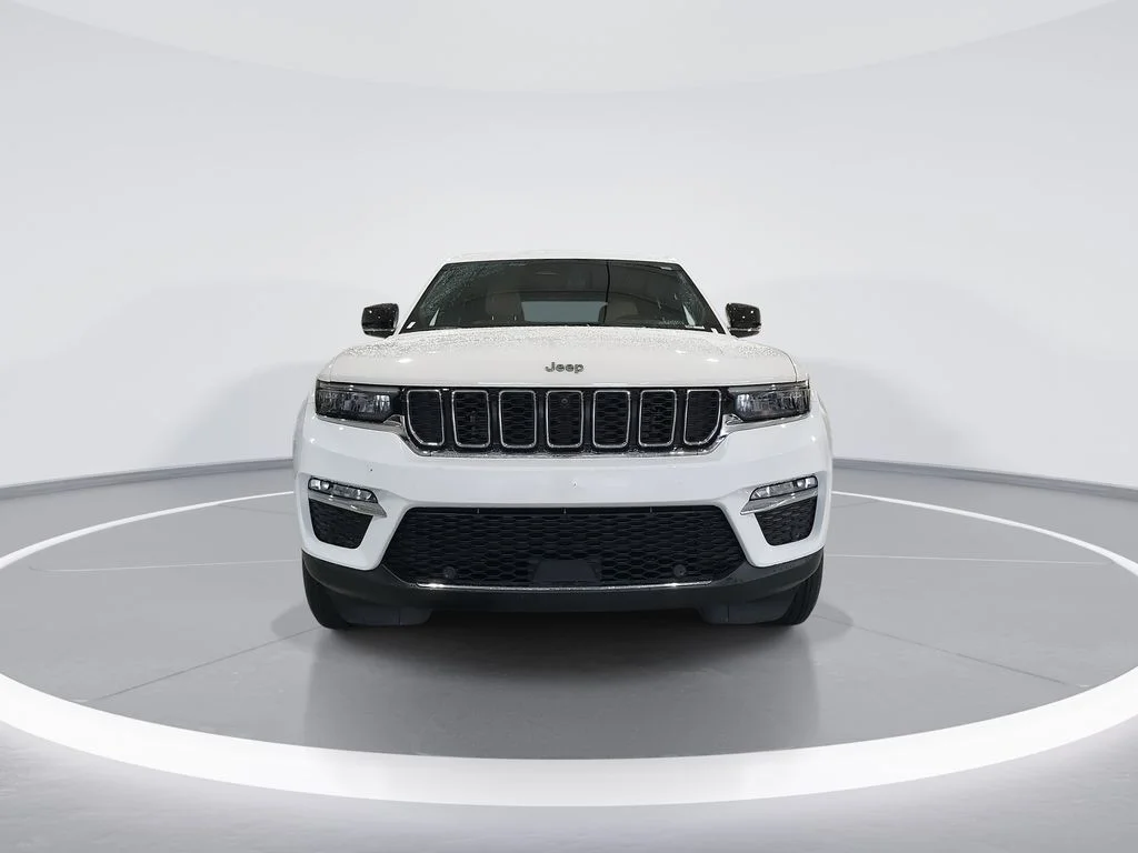 Used 2023 White/off-white Jeep Limited image 3