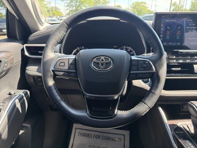 Used 2021 Blizzard Pearl Toyota Platinum image 26