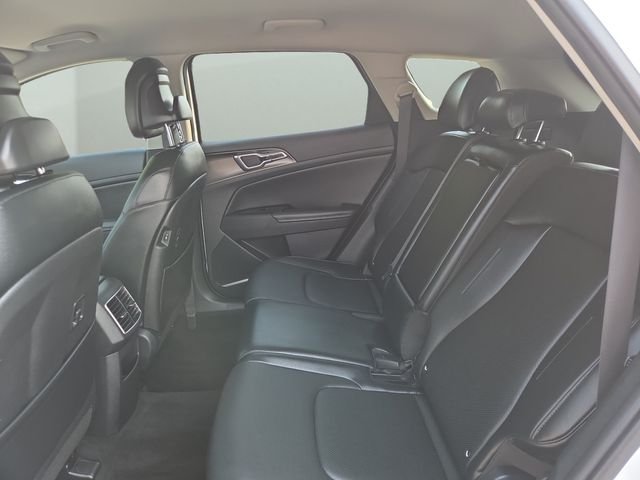 Used 2024 White Pearl Kia EX image 33