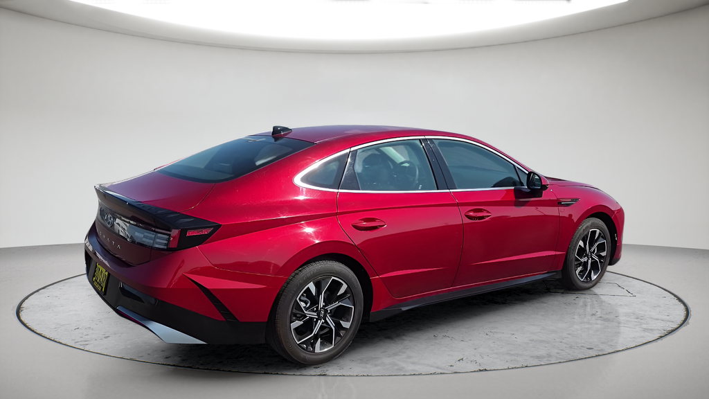Used 2024 Red Hyundai SEL image 4