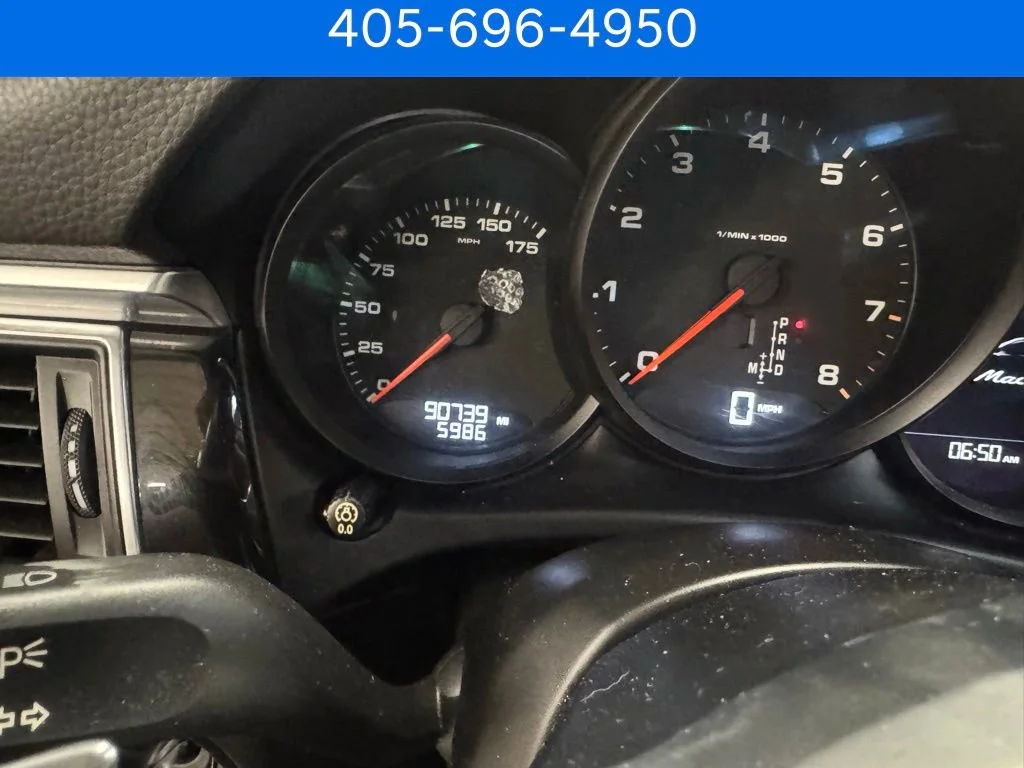 Pre-Owned 2018 Porsche Macan Base