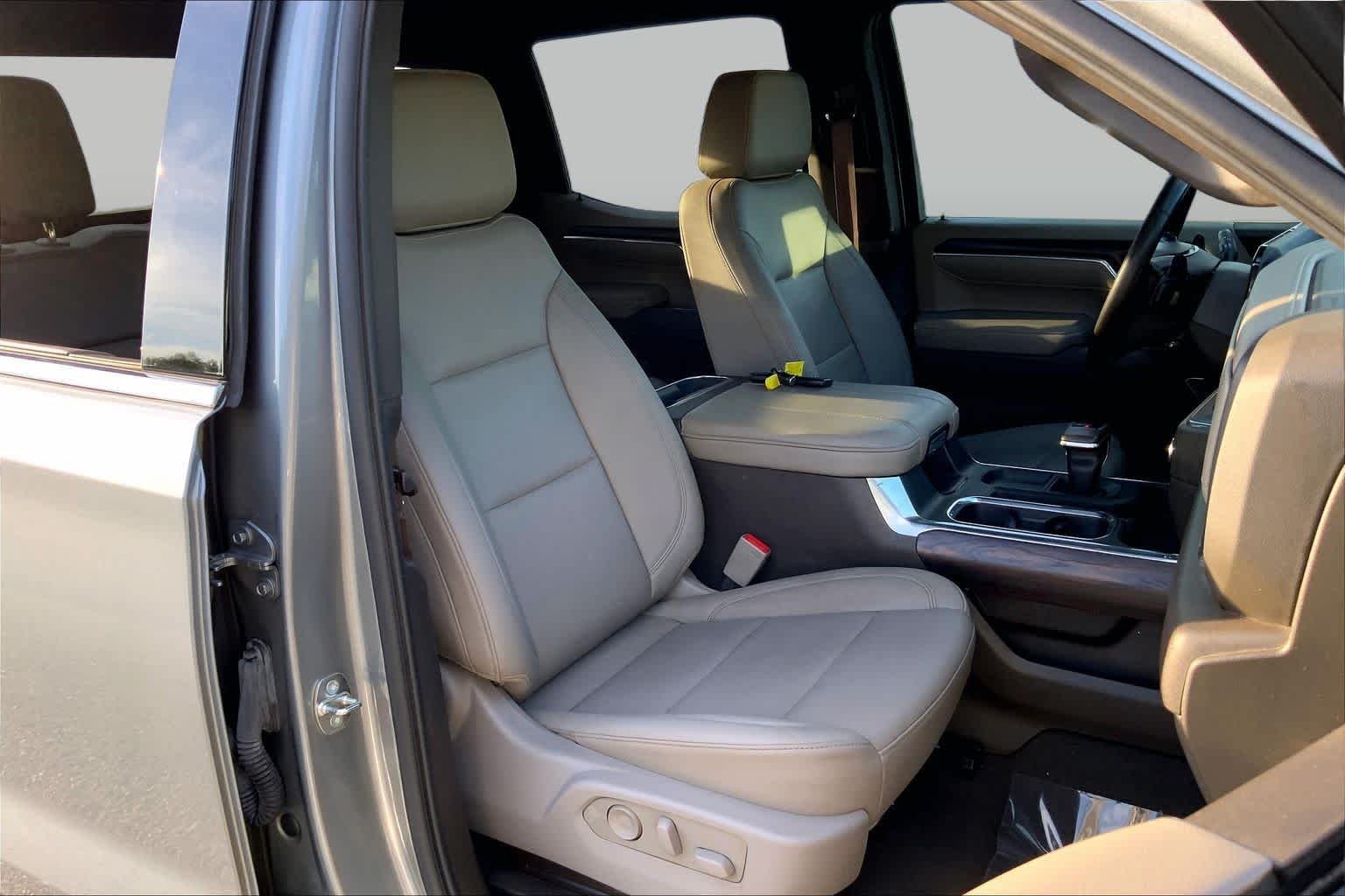 Used 2023 Sterling Metallic GMC SLT image 9