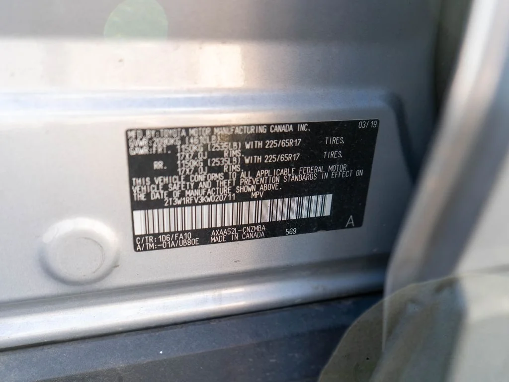 Used 2019 Silver Toyota XLE image 27