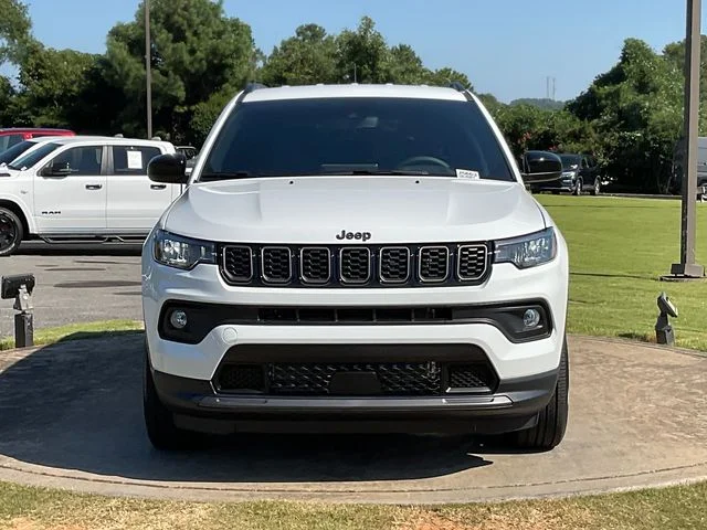 New 2026 Bright White Clearcoat Jeep Latitude image 2