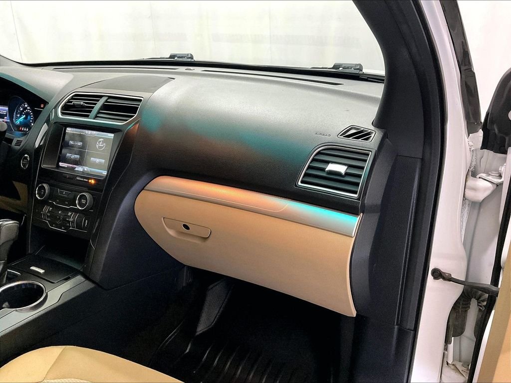 Used 2016 Oxford White Ford XLT image 13