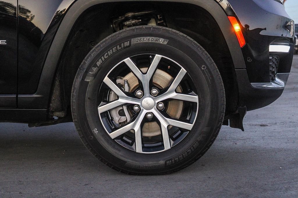 Used 2024 Diamond Black Jeep Limited image 11