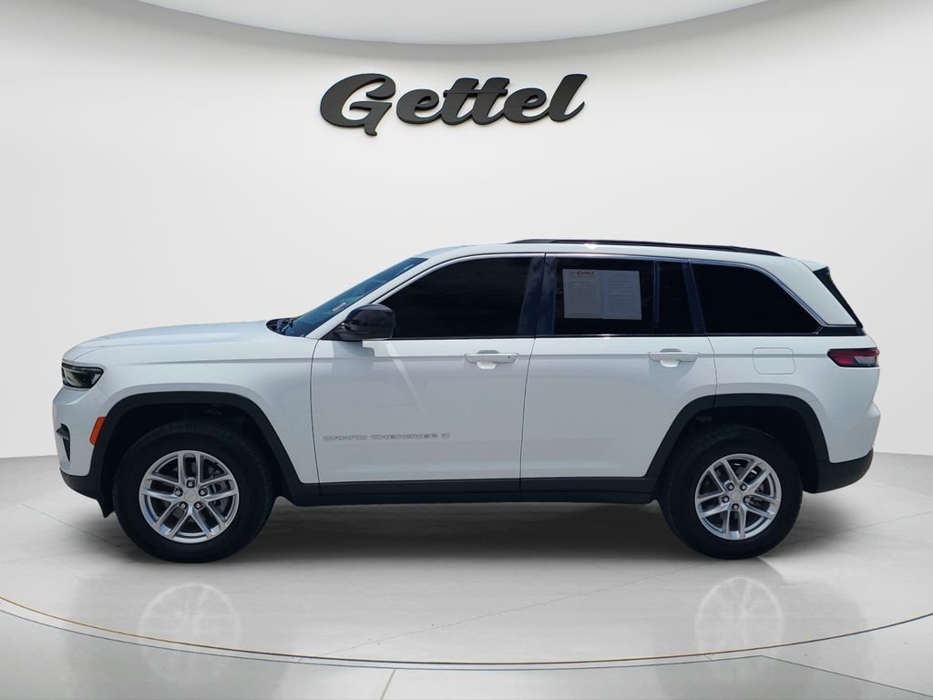 Used 2025 White Jeep Laredo X image 8