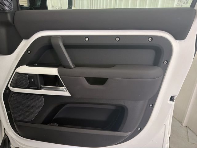 2023 Land Rover Defender S - Photo 21