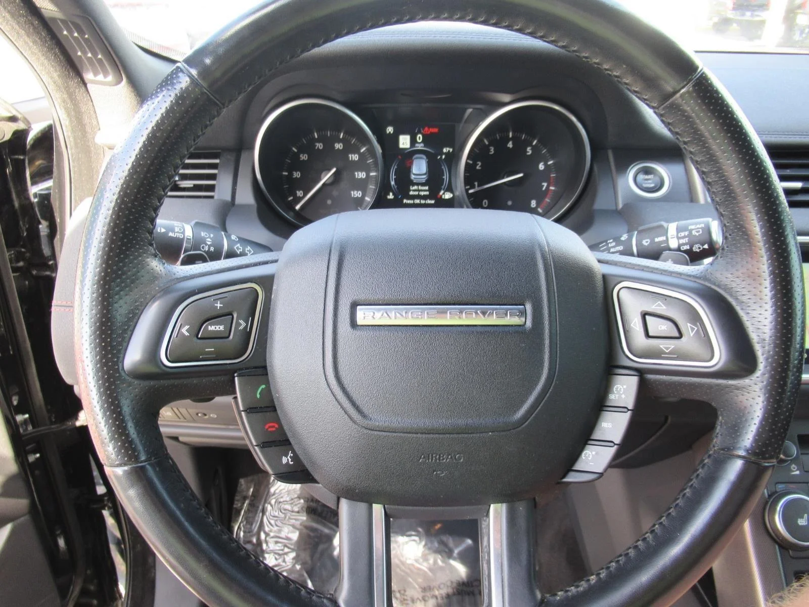 Used 2018 Santorini Black Land Rover HSE Dynamic image 26
