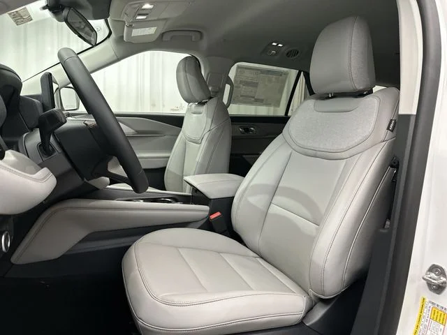 New 2026 Star White Metallic Tri-Coat Ford Active image 15