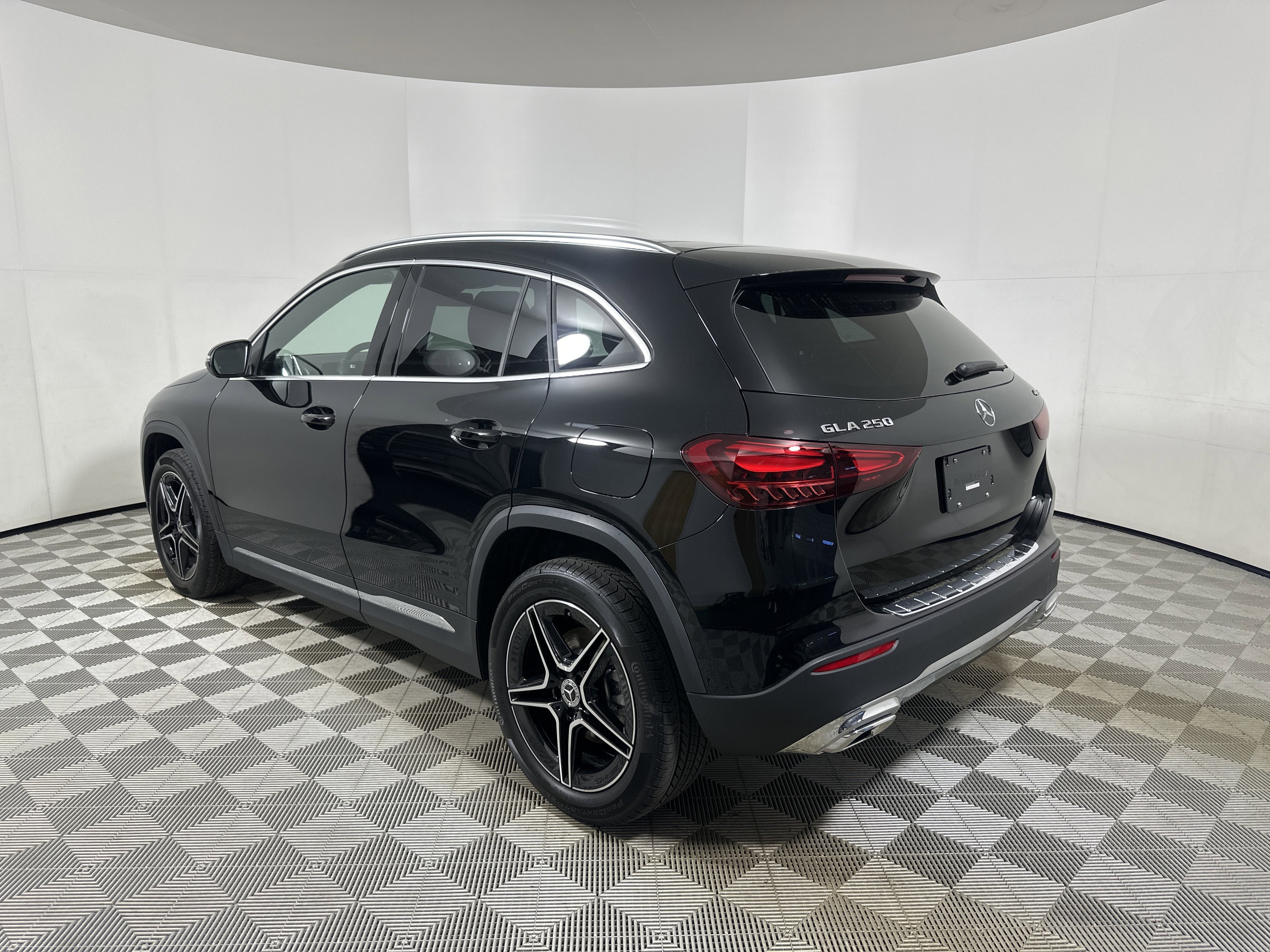 New 2026 Night Black Mercedes-Benz GLA 250 image 5