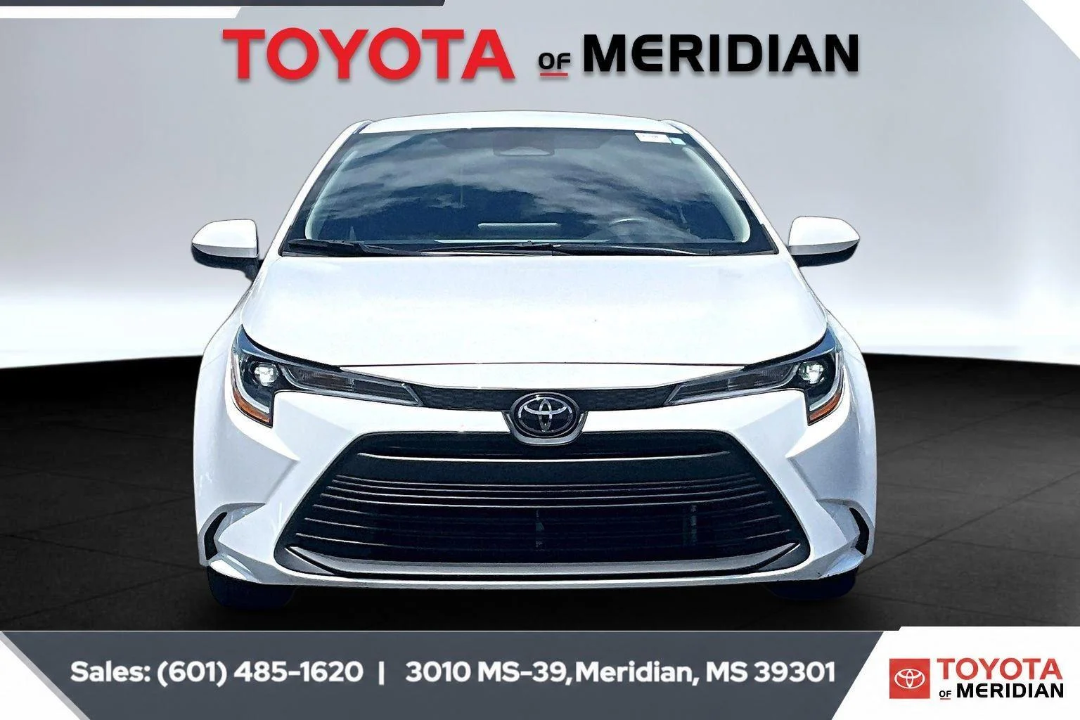 Used 2023 Ice Cap Toyota LE image 3