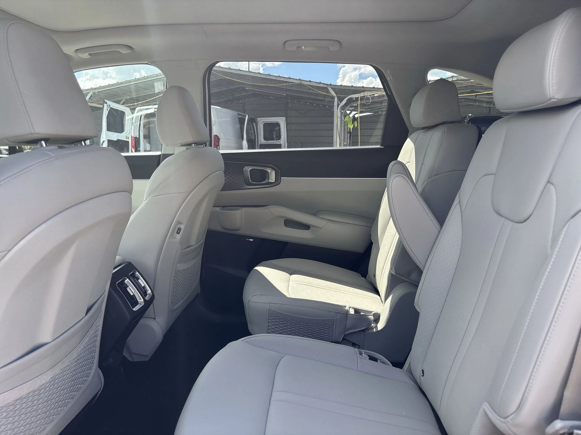 New 2026 Snow White Pearl Kia EX image 22