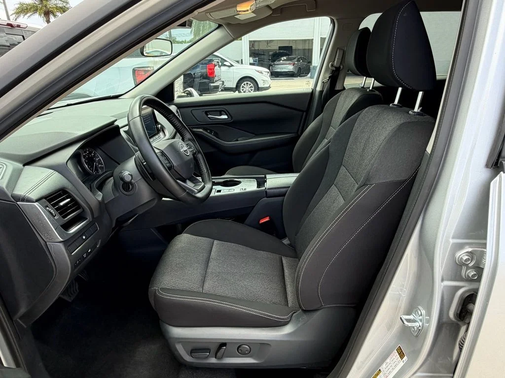 Used 2025 Silver Nissan SV image 9
